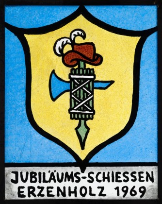 Glasmalerei: Wappenscheibe der Feldschützengesellschaft Erzenholz,  Jubiläumsschiessen, Schenkung des Thurgauer Kantonalschützenverbands