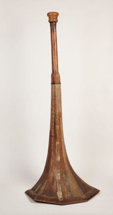 Tromba Marina: Musikinstrument, gespielt mit einer Saite in Flageoletttechnik, aus dem Dominikanerinnenkloster St. Katharinental bei Diessenhofen 