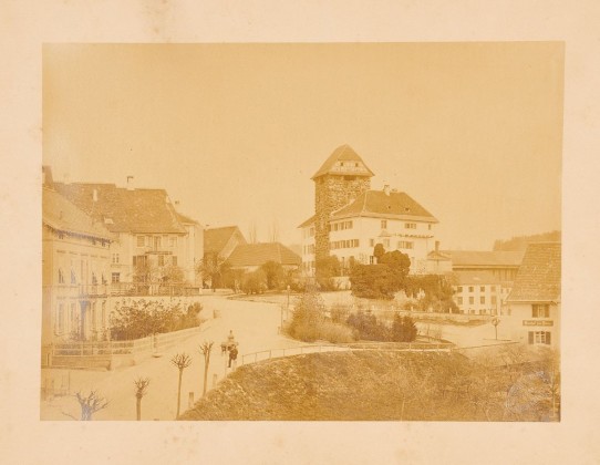 Fotografie: Rheinstrasse mit Schloss in Frauenfeld