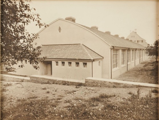 Fotografie: Aussen- und Innenansicht der Stickerei Althaus in Amriswil (1907–1917)