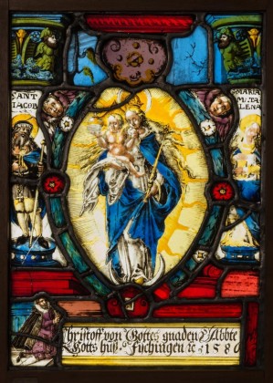 Glasmalerei: Bildscheibe mit der Strahlenkranz-Madonna und nicht zugehöriger Inschrift des Christoph Brunner, Abt im Benediktinerkloster Fischingen (1574–1594)