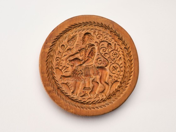 Runder Gebäckmodel: Samsons Kampf mit dem Löwe (Richter 14, 5–6), umgeben von einem Blattkranz