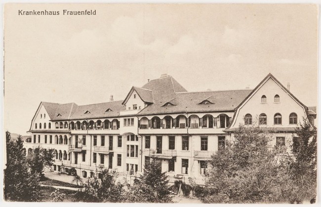 Postkarte: Fotografie der Krankenanstalt an der Zürcherstrasse in Frauenfeld von Südosten