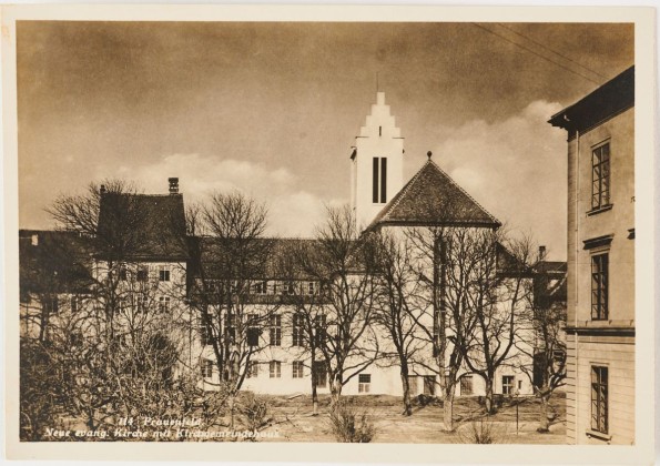 Postkarte: Evangelische Kirche zur Dreifaltigkeit in Frauenfeld mit Kirchgemeindehaus von der Promenade aus gesehen