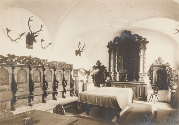 Fotografie: Kapitelsaal im Kloster Ittingen mit Chorgestühl und Altar des Holzschnitzers Chrisostomus Fröhli (1652–1724)