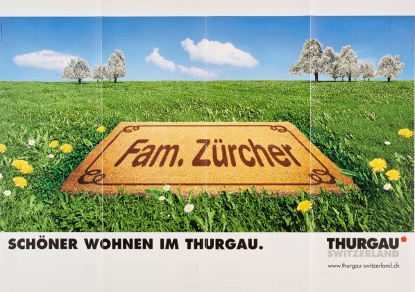 Plakat der Kampagne mit den Slogans «Fam. Zürcher» und «Schöner wohnen im Thurgau» im Grossraum Zürich zur Förderung des Kantons Thurgau als Wohn-, Arbeits- und Wirtschaftskanton