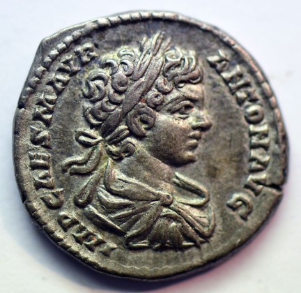 Münze: Denar des römischen Kaiserreichs, geprägt in Rom zur Zeit von Kaiser Septimius Severus (193–211 n. Chr.) für seinen Sohn Marcus Aurelius Antoninus alias Caracalla