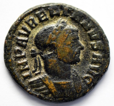 Münze: As des römischen Kaiserreichs, geprägt in Rom zur Zeit von Kaiser Aurelianus (270–275 n. Chr.)