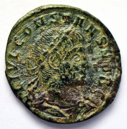 Münze: Aes-3-Münze des Römischen Kaiserreichs, geprägt in Constantina/Arelate (heutiges Arles) zur Zeit von Kaiser Constantinus I. (306–337 n. Chr.), auch Konstantin der Grosse genannt, ausgegeben für seinen Sohn Constans