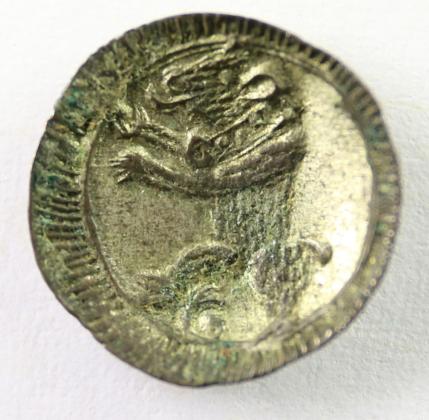 Münze: 1-Pfennig-Stück der Stadt St. Gallen, aufgrund der gewölbten Form auch Schüsselpfennig genannt, geprägt in St. Gallen, aus der Sammlung von Maria Walenta (1876–1961)
