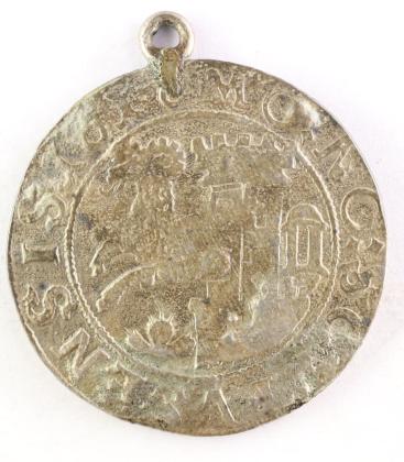 Münze: 1-Dicken-Stück der Stadt Schaffhausen, geprägt in Schaffhausen, vermutlich aus der numismatischen Sammlung der Familie Bachmann, Besitzerin von Schloss Frauenfeld, als Anhänger wiederverwendet