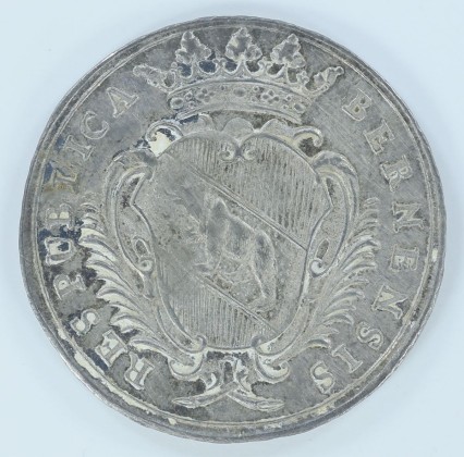 Schulprämie im Wert eines 7 1/2-Batzen-Stücks der städtischen Schulen in Bern, sogenannter Gärtnerpfennig für die jüngeren Schüler, aus der numismatischen Sammlung der Familie Bachmann, Besitzerin von Schloss Frauenfeld