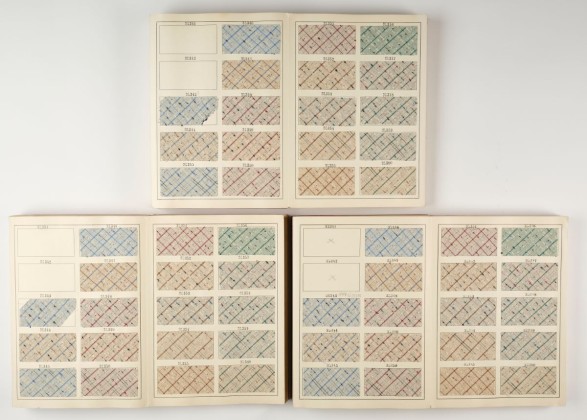  Drei identische Musterbücher