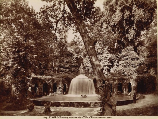 Fotografie: Springbrunnen (Ovato-Brunnen) im Garten der Villa d'Este in Tivoli, aus der Fotografie-Sammlung der Familie Bachmann, Besitzerin von Schloss Frauenfeld