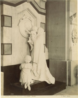 Fotografie: Marmorskulptur «Monumento F. G. Casella» auf dem Monumentalfriedhof Staglieno in Genua, vom italienischen Bildhauer Giuseppe Benetti (1825–1914), aus der Fotografie-Sammlung der Familie Bachmann, Besitzerin von Schloss Frauenfeld