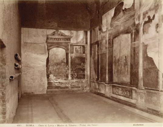 Fotografie: Innenraum mit Wandmalerei von der «Casa di Livia» (Haus der Livia) auf dem Palatin in Rom, aus der Fotografie-Sammlung der Familie Bachmann, Besitzerin von Schloss Frauenfeld