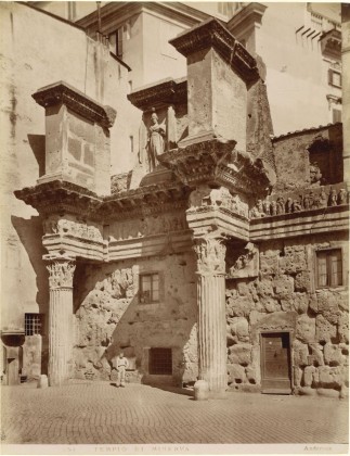Fotografie: Überreste vom Tempel der Minerva auf dem Forum Nervae in Rom, aus der Fotografie-Sammlung der Familie Bachmann, Besitzerin von Schloss Frauenfeld