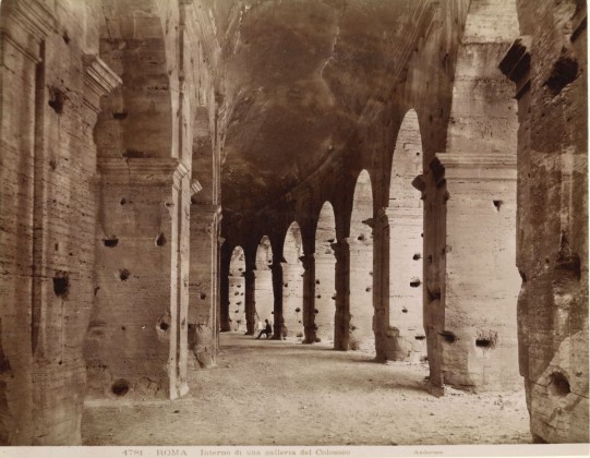 Fotografie: Kolosseum (Amphitheater) in Rom, aus der Fotografie-Sammlung der Familie Bachmann, Besitzerin von Schloss Frauenfeld