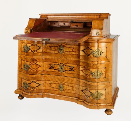 Kommode mit aufgesetztem Sekretär (Schreibkommode)