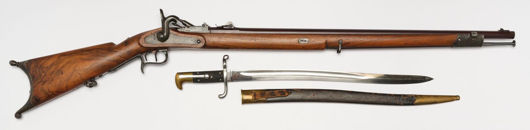 Stutzer der Thurgauer Scharfschützen mit Kippklappverschluss, Hinterlader nach dem System Milbank-Amsler, eidgenössisches Modell 1864/1867, mit Säbelbajonett (Jatagan)