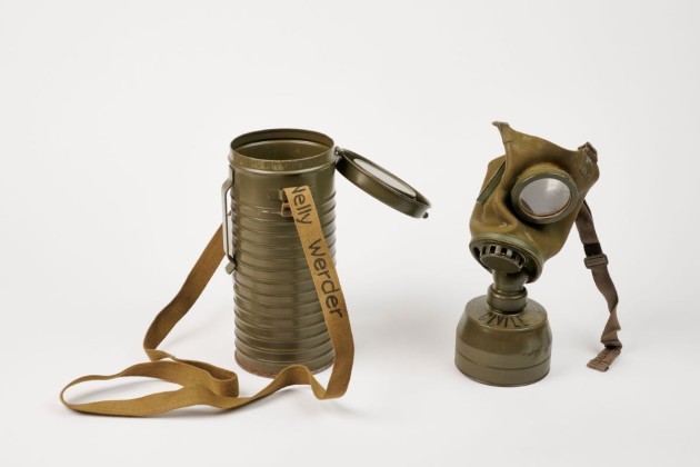 Gasmaske und Behälter (nach der eidgenössischen Ordonnanz 1933)