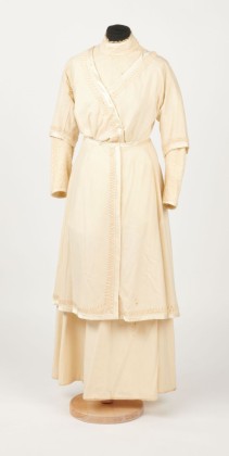 Kleid der Ehrendame Martha Keller (1894–1980), getragen zur Einweihung der Station Siegershausen der Mittel-Thurgau-Bahn (heute Mittelthurgaubahn MThB)