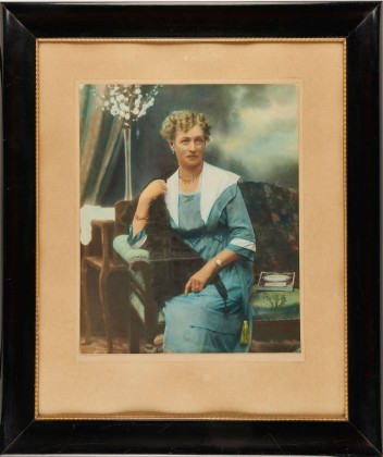 Fotografie: Porträt von Marie Wolf (1868–1935), Blasinstrumentenbauerin in Frauenfeld