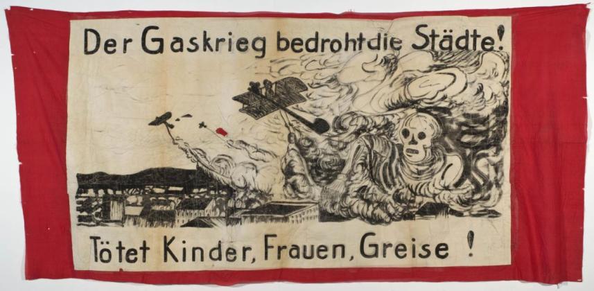 Fahne: Plakat (Transparent) der Sozialdemokratischen Partei (SP) Arbon gegen den Gaskrieg und Luftkrieg 