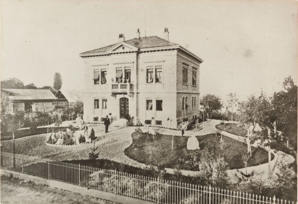 Fotografie: Villa Bär mit Park in Arbon, Bahnhofstrasse 43, 1878 erbaut von Jakob Bär, Kaufmann in Arbon