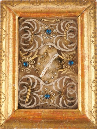 Andachtsbild (Devotionalie): Wandschmuck in Klosterarbeit mit Reliquien des hl. Justins, umgeben von Rocaillen und Rosetten, gefertigt im Dominikanerinnenkloster St. Katharinental bei Diessenhofen