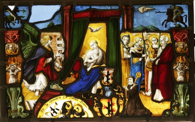 Glasmalerei: Bildscheibe mit Darstellung der Maria Verkündigung und den Allegorien Sapientia (Weisheit) mit ihren Töchtern Fides (Glaube), Spes (Hoffnung) und Caritas (Liebe) sowie der Stifterin Sophia vom Grüth (von Greuth), Äbtissin in Tänikon bei Aadorf (1548–1579), gestiftet für den Kreuzgang vom Zisterzienserinnenkloster Tänikon bei Aadorf, aus der Glasgemäldesammlung der Familie Bachmann, Besitzerin von Schloss Frauenfeld