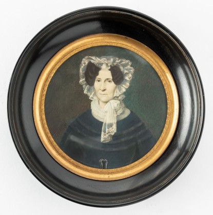 Malerei: Miniatur in rundem Medaillon mit Brustbild von Anna Magdalena Wegelin-Kappeler (1782–1861), Ehefrau von Regierungsrat Johann Rudolf Wegelin, aus dem Haushalt der Familie Bachmann, Besitzerin von Schloss Frauenfeld