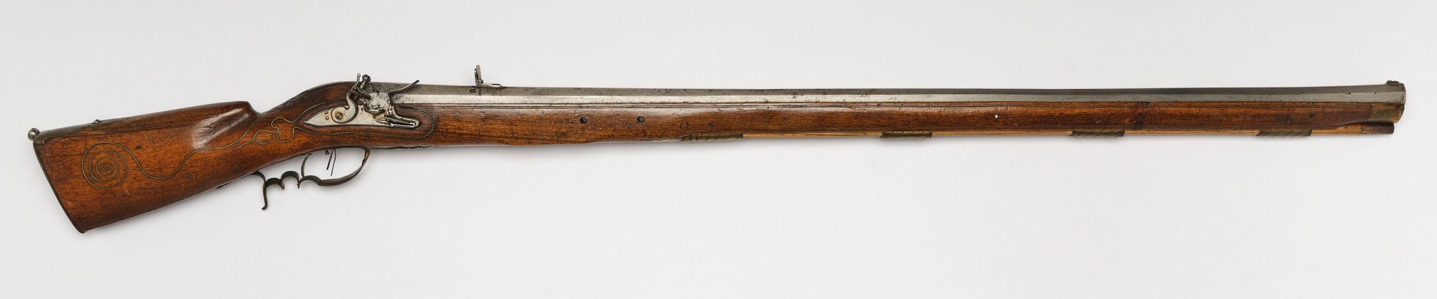 Barockes Steinschlossgewehr (Wallbüchse), Vorderlader, schweres Jagdgewehr in Gebrauch mit Lafette oder Gabel